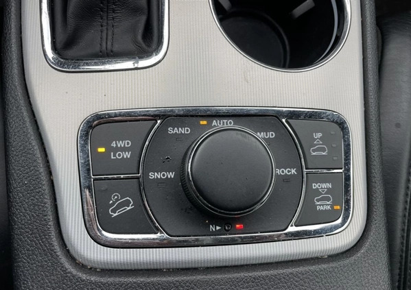Jeep Grand Cherokee cena 143333 przebieg: 126000, rok produkcji 2018 z Myszyniec małe 407